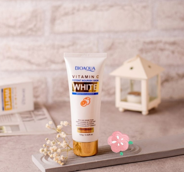 فوم سفیدکننده و روشنکننده ویتامین C بیواکوا