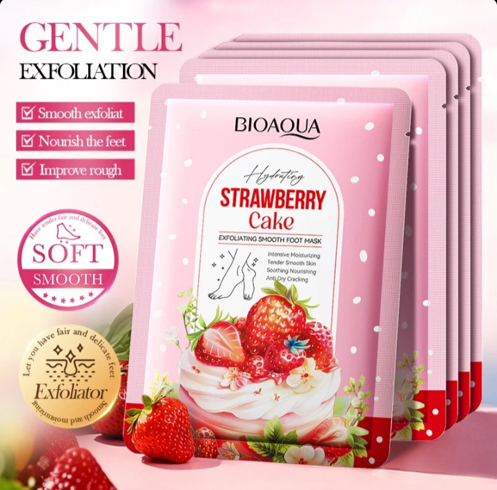 عصاره توت فرنگی: آنتیاکسیدان و نرمکننده پوست پا * گلیسیرین و PEGها: حفظ رطوبت و نرمی پوست پا