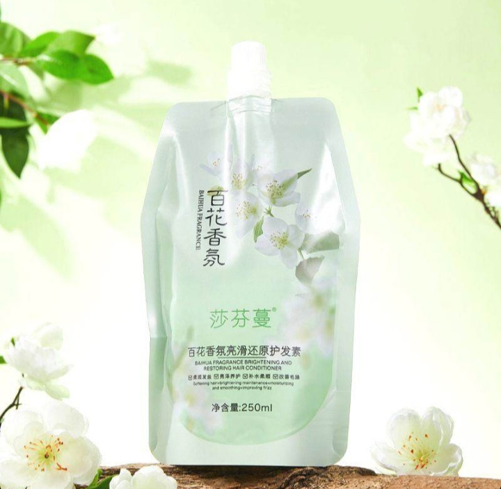 هاماملیس و عصارههای گیاهی مغذی: کاهش وز مو و ایجاد حالت نرم و ابریشمی گلیسیرین و سدیم هیالورونات: مرطوبکننده عمقی و محافظت از ساقه مو