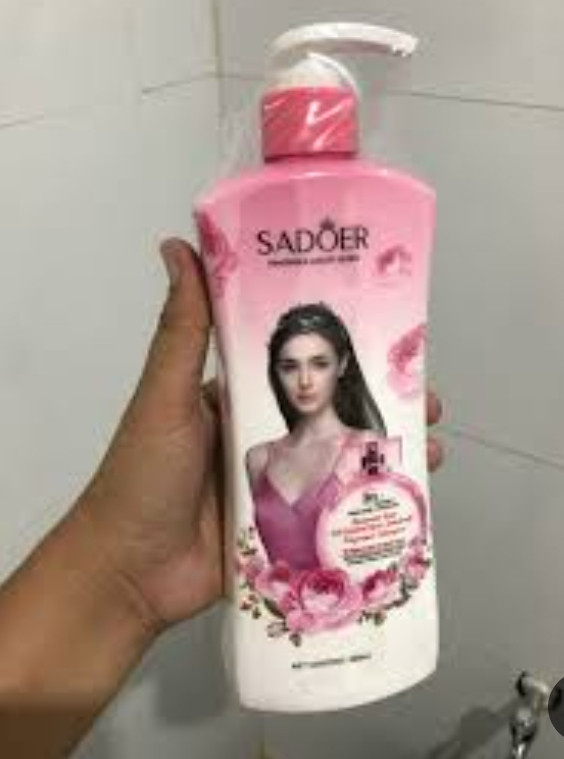شامپو بدن سفیدکننده سادور مدل Romantic Rose | حاوی ویتامین C و B5 حجم ۵۰۰ میل